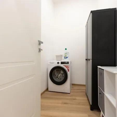 Colosseum Holidays - Three-bedroom Rome