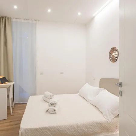 Colosseum Holidays - Three-bedroom Apartment