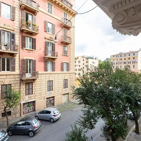 Colosseum Holidays - Three-bedroom * Rome