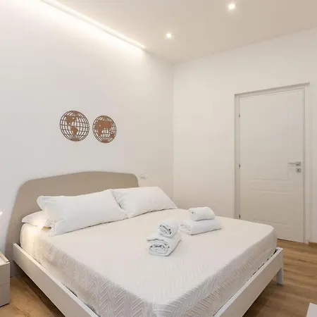 Colosseum Holidays - Three-bedroom *