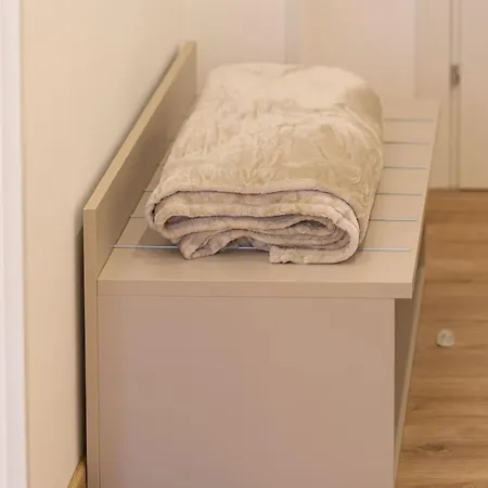 Colosseum Holidays - Three-bedroom Apartment *