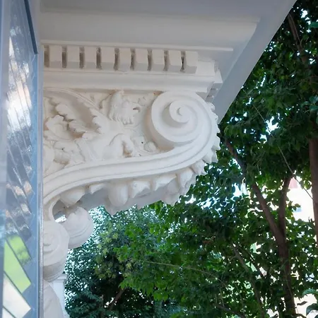 Colosseum Holidays - Three-bedroom Rome
