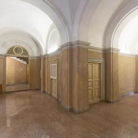 Colosseum Holidays - Three-bedroom Apartment Rome