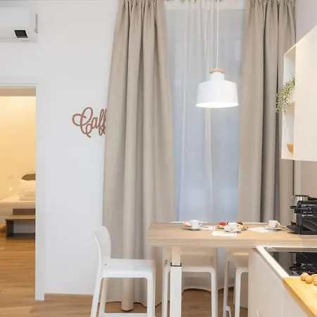 Colosseum Holidays - Three-bedroom Apartment