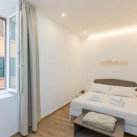 Apartment Colosseum Holidays - Three-bedroom