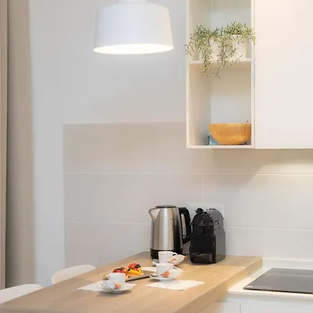 Colosseum Holidays - Three-bedroom Apartment Rome