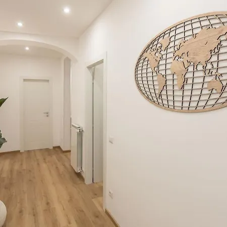 Colosseum Holidays - Three-bedroom *