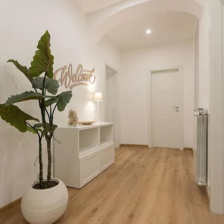 Colosseum Holidays - Three-bedroom
