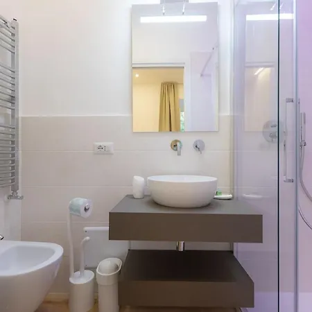 Colosseum Holidays - Three-bedroom Apartment *