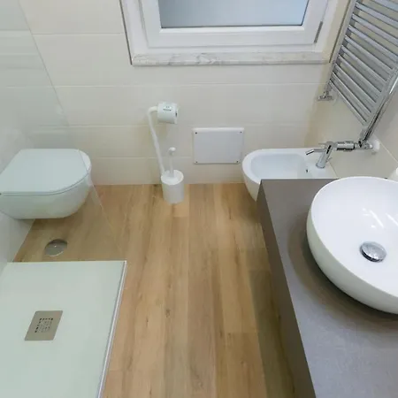Colosseum Holidays - Three-bedroom Apartment Rome