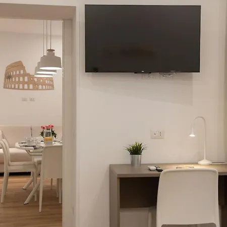 Colosseum Holidays - Three-bedroom Rome