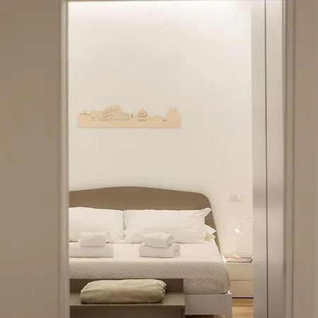 Colosseum Holidays - Three-bedroom * Rome