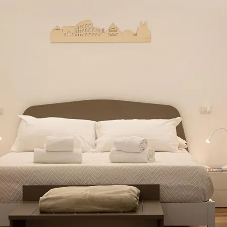 Colosseum Holidays - Three-bedroom Apartment