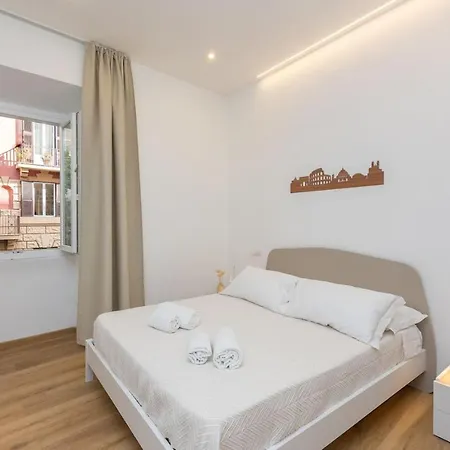 Colosseum Holidays - Three-bedroom *