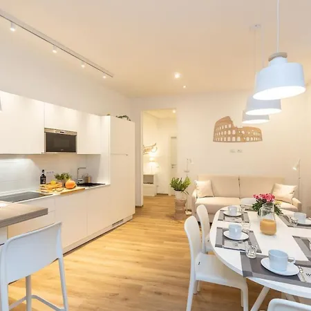 Apartment Colosseum Holidays - Three-bedroom *