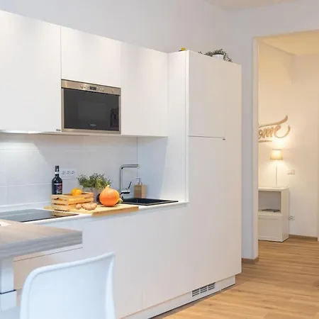 Colosseum Holidays - Three-bedroom Apartment Rome