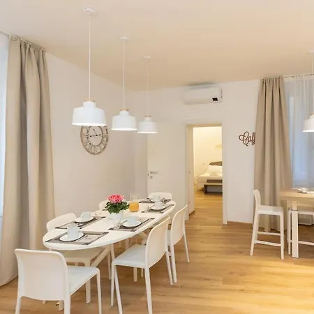 Apartment Colosseum Holidays - Three-bedroom