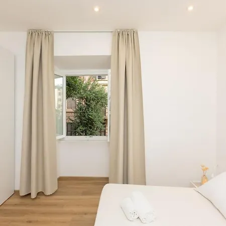 Apartment Colosseum Holidays - Three-bedroom